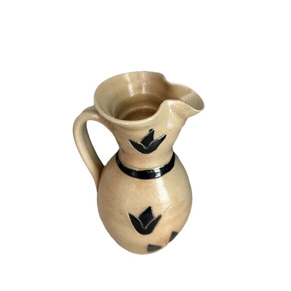 Williamsburg Pottery Salt Glaze Pitcher Black Tulip Floral Vase Home Decor Farm - Picture 1 of 12